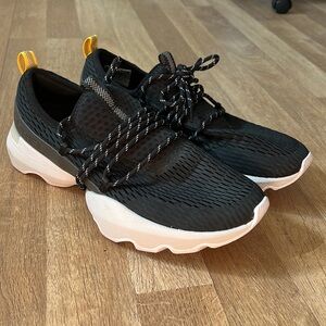 NWOT Sorel Kinetic Impact Lace Up Shoes / Sneakers- Black